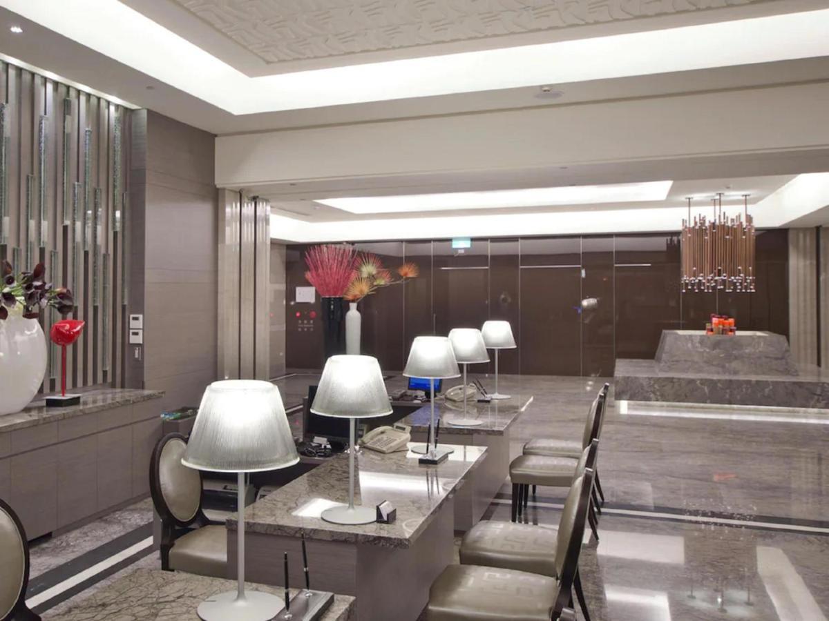 Check Inn Select Taichung Dadun Exterior photo