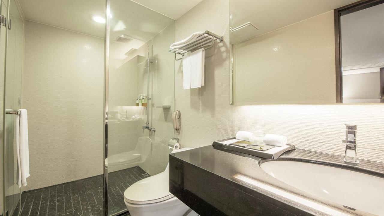 Check Inn Select Taichung Dadun Exterior photo