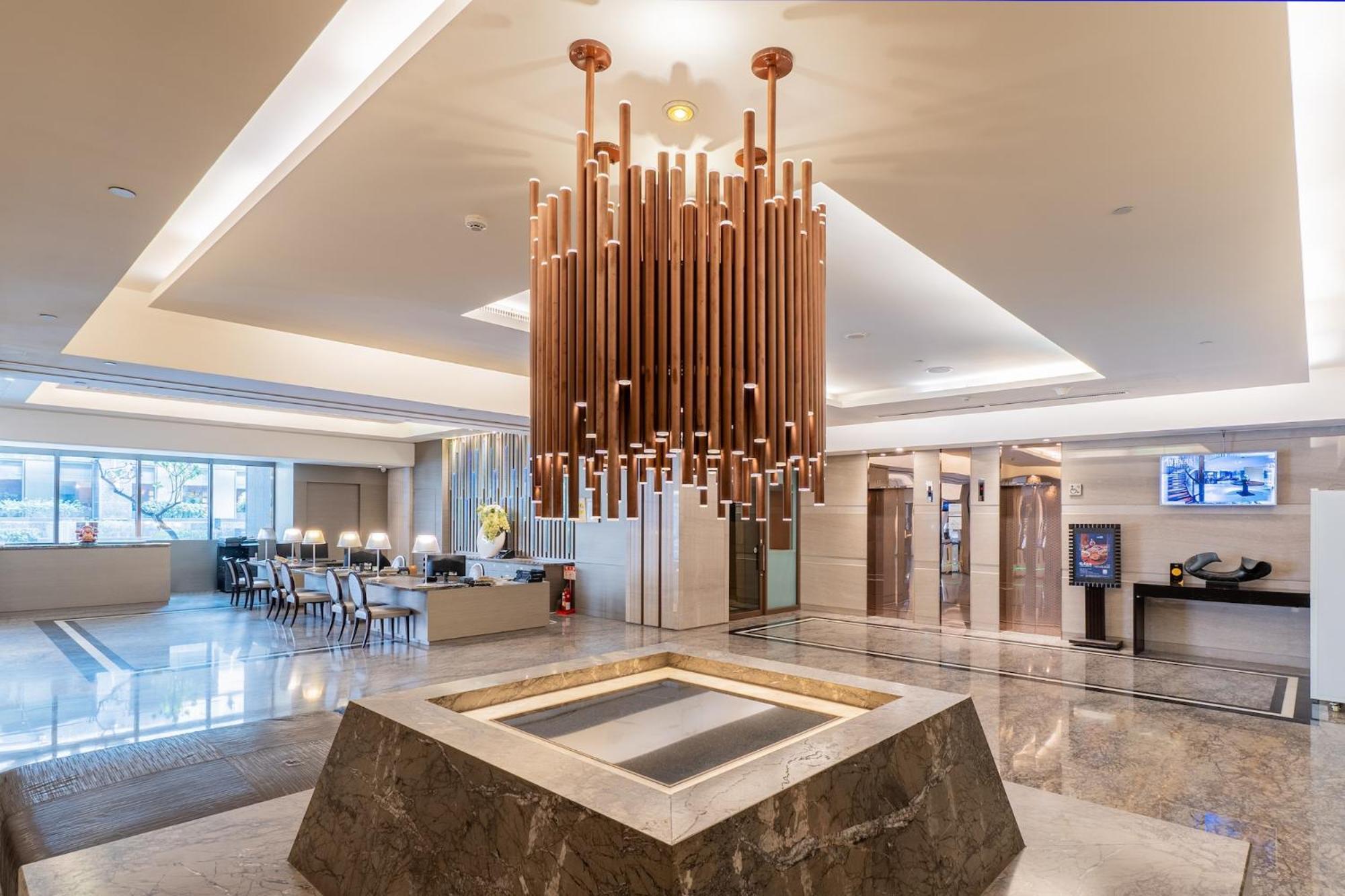 Check Inn Select Taichung Dadun Exterior photo