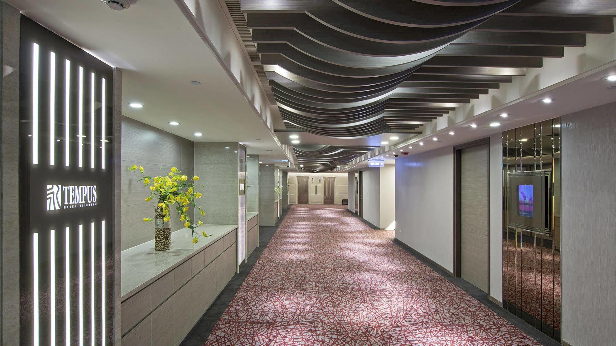 Check Inn Select Taichung Dadun Exterior photo